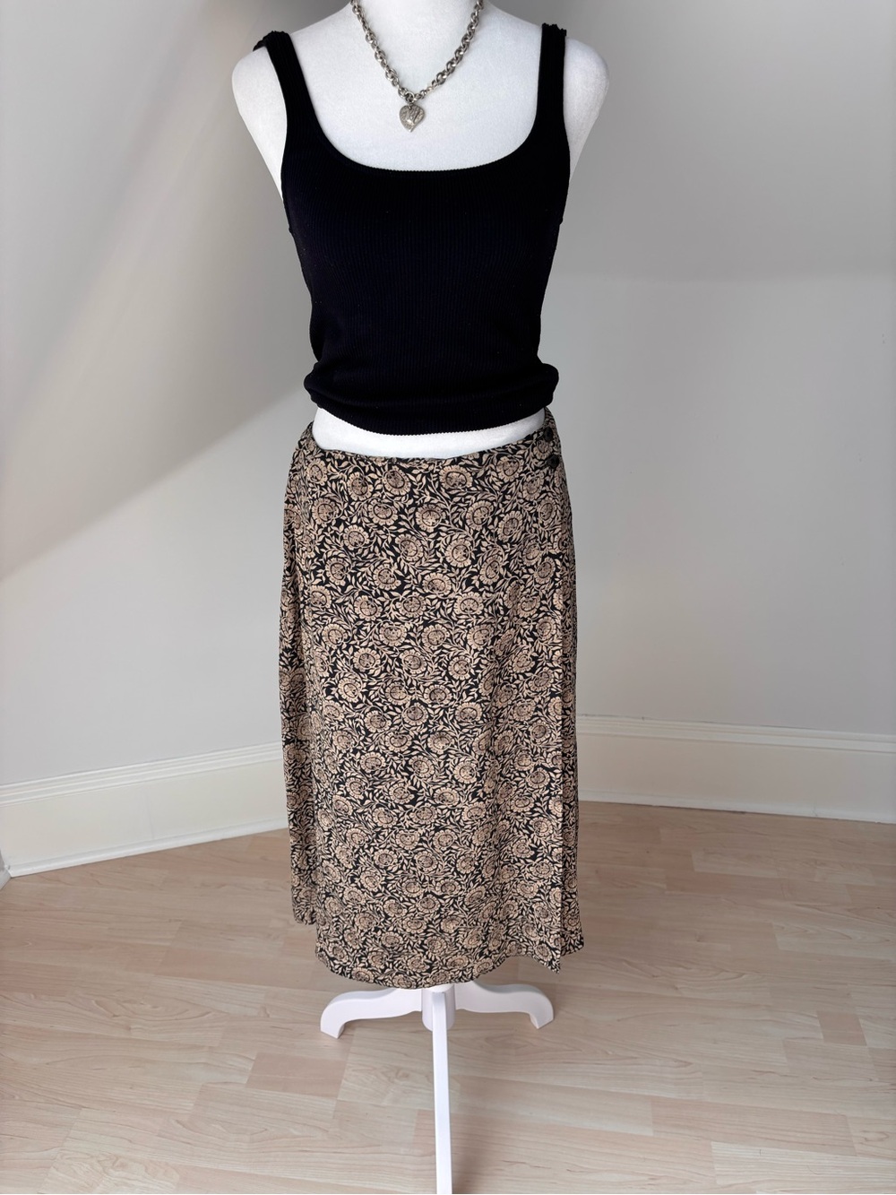 Vintage Jones New York Silk Floral Midi Skirt 🖤